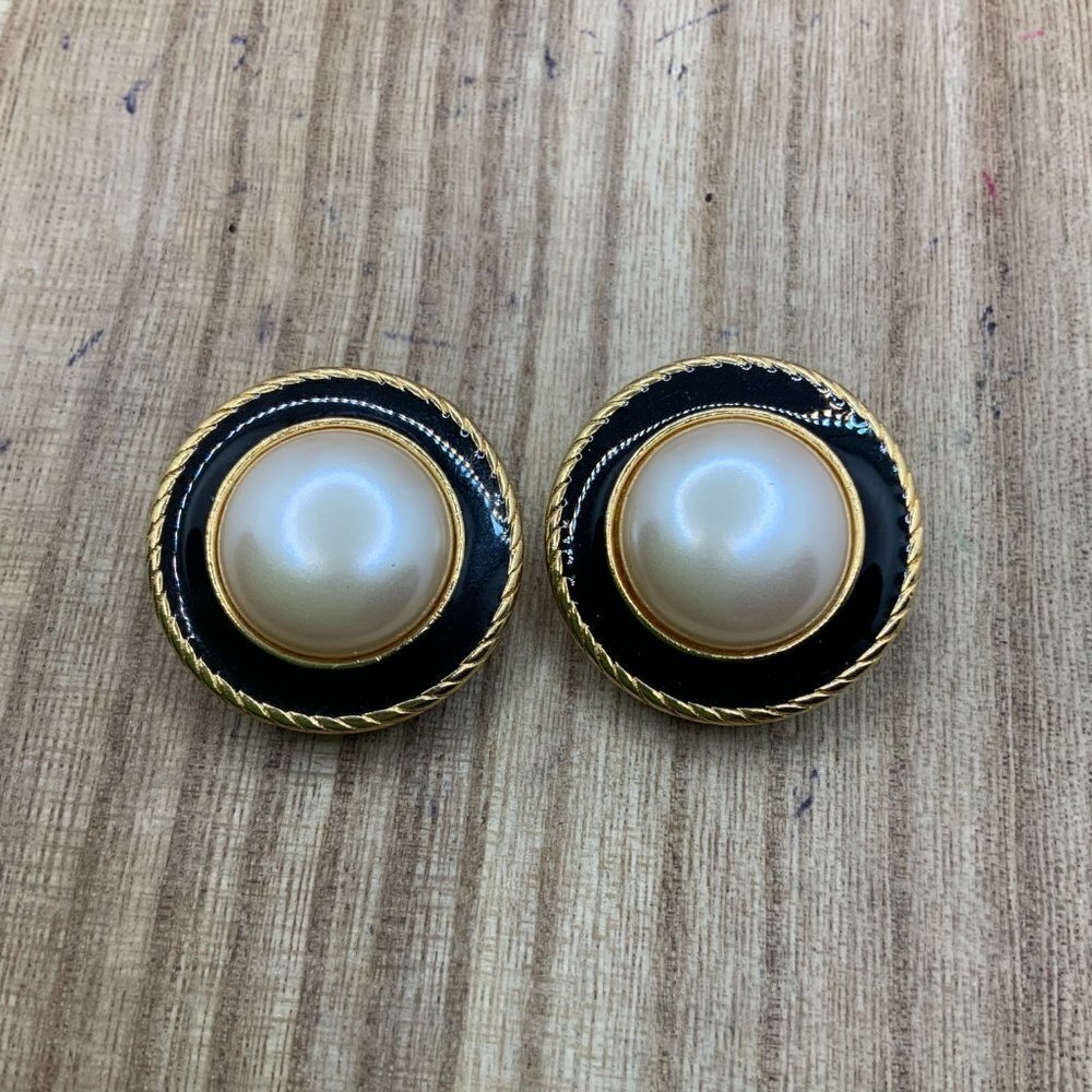 Richelieu Vintage Faux Pearl Clip On Earrings